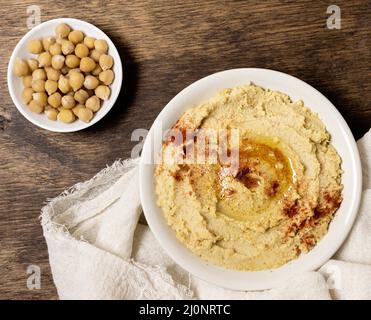 Vista dall'alto, hummus ciotola con ceci. Alta qualità e risoluzione bellissimo concetto di foto Foto Stock