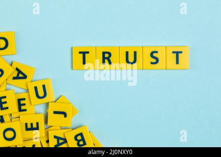 Piastrelle di scrabble per parole di fiducia. Alta qualità e risoluzione bellissimo concetto di foto Foto Stock