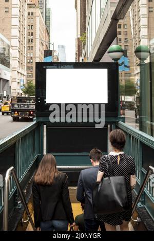 Prendere l'ingresso della metropolitana sul tabellone. Alta qualità e risoluzione bellissimo concetto di foto Foto Stock