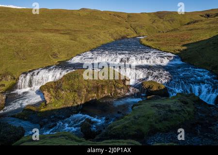 Pittoresca cascata Fostorfufoss vista autunno, sud-ovest Islanda. Foto Stock