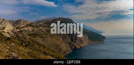 Vista sull'autostrada Adriatica e sulla costa dalmata vicino a Makarska Foto Stock