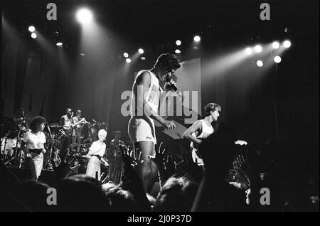 Nuova sensazione pop Wham! Foto in concerto ad Aberdeen, Scozia. Questa è stata la loro prima apparizione dal vivo ed è stata parte del loro Club Fantastic Tour. 9th ottobre 1983. Foto Stock