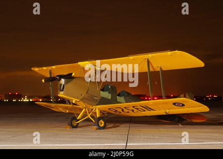 De Havilland DH 82A, Tiger Moth, N9328, G-ALWS, presso RNAS Yeovilton, Foto Stock
