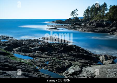 Lunga esposizione di rocciosa Botany Bay, Port Renfrew, Vancouver Island, BC, Canada Foto Stock