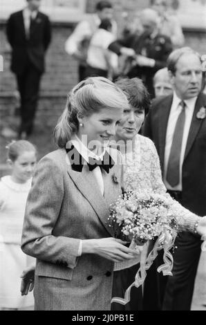 S.A.R. la Principessa Diana, la Principessa del Galles, visita la casa del Dr. Barnados a East Ham, Londra. La principessa ha un nuovo stile per i capelli per l'occasione. La principessa è diventata di recente una madre per il 2nd, dopo aver dato alla luce il principe Harry nel settembre immagine presa 8th novembre 1984 Foto Stock