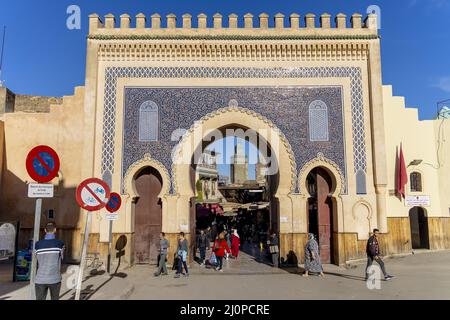 Bab Bou Jeloud porta Blu a Fez, Medina, Africa Foto Stock