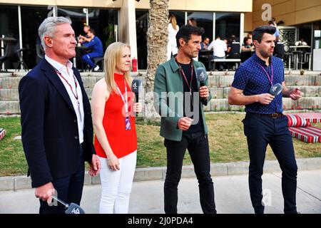 Sakhir, Bahrein. 20th Mar 2022. (Da L a R): David Coulthard (GBR) Red Bull Racing e Scuderia Toro Advisor/Channel 4 F1 commentatore; Alice Powell (GBR) canale 4 F1 commentatore; Mark Webber (AUS) canale 4 presentatore; Steve Jones (GBR) canale 4 F1 presentatore. 20.03.2022. Formula 1 World Championship, Rd 1, Bahrain Grand Prix, Sakhir, Bahrain, Giorno di gara. Il credito fotografico dovrebbe essere: XPB/Press Association Images. Credit: XPB Images Ltd/Alamy Live News Foto Stock