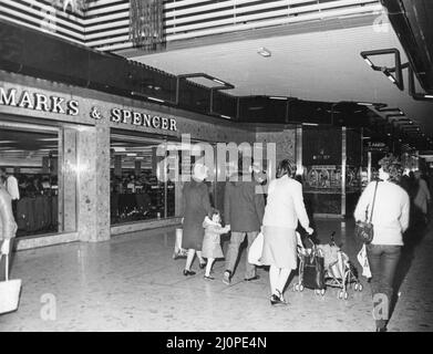Hill Street Center, Middlesbrough, 17th febbraio 1983. Marks e Spencer Foto Stock