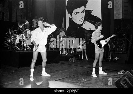 Nuova sensazione pop Wham! Foto in concerto ad Aberdeen, Scozia. Questa è stata la loro prima apparizione dal vivo ed è stata parte del loro Club Fantastic Tour. 9th ottobre 1983. Foto Stock