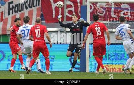 Duisburg, Germania. 20th Mar, 2022. Primo : 03/20/2022 Fuvuball, football, 3rd Bundesliga, stagione 2021/2022, MSV Duisburg - FSV Zwickau 0:1 duelli Leo Weinkauf credito: dpa/Alamy Live News Foto Stock