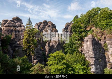 Vista panoramica sulle montagne di arenaria dell'Elba Foto Stock