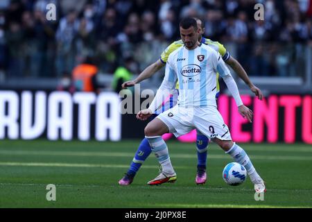 Federico Bonazzoli degli Stati Uniti Salernitana controlla la palla durante la Serie A partita tra Juventus FC e noi Salernitana allo Stadio Allianz il 20 2022 marzo a Torino. Foto Stock