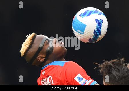 Victor Osimhen (SSC Napoli) in azione durante la serie a 2021/22 partite tra SSC. Napoli e Udinese Calcio allo Stadio Diego Armando Maradona di Napoli, Italia, il 19 marzo 2022. , Italia Marzo 19,2022 (Foto di Agostino Gemito / Pacific Press/Sipa USA) Foto Stock