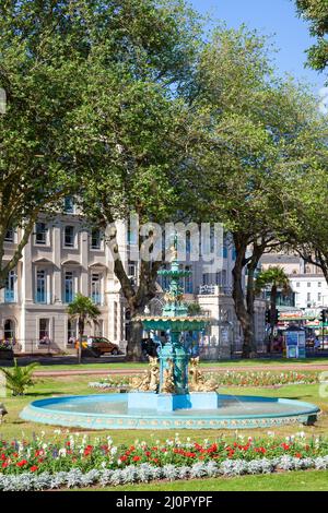 TORQUAY, DEVON, Regno Unito - LUGLIO 28 : Vista della fontana di Princess Gardens a Torquay Devon il Luglio 28, 2012. Persone non identificate Foto Stock