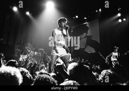 Nuova sensazione pop Wham! Foto in concerto ad Aberdeen, Scozia. Questa è stata la loro prima apparizione dal vivo ed è stata parte del loro Club Fantastic Tour. 9th ottobre 1983. Foto Stock