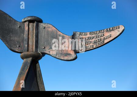 Segno che indica l'inizio di Offa's Dyke percorso vicino a Prestatyn Foto Stock