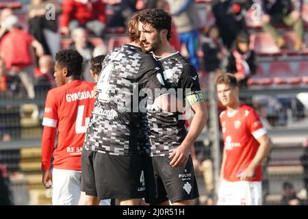 como si rallegra per i vincitori della gara durante AC Perugia vs Como 1907, partita di calcio italiana Serie B a Perugia, Italia, marzo 20 2022 Foto Stock