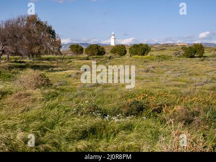 Faro di Paphos situato all'interno del Parco Archeologico di Paphos, Cipro, un sito patrimonio mondiale dell'UNESCO. Foto Stock