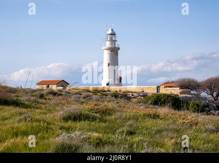 Faro di Paphos situato all'interno del Parco Archeologico di Paphos, Cipro, un sito patrimonio mondiale dell'UNESCO. Foto Stock