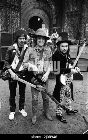 Slade (Dave Hill, Don Powell, Noddy Holder e Jim Lea) ha girato un nuovo video al castello di Eastnor, vicino a Ledbury. 26th gennaio 1984. Foto Stock