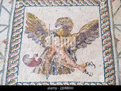 Mosaico del pavimento romano di Ganymede e l'Aquila nella Casa di Dionysos, Paphos, Cipro Foto Stock