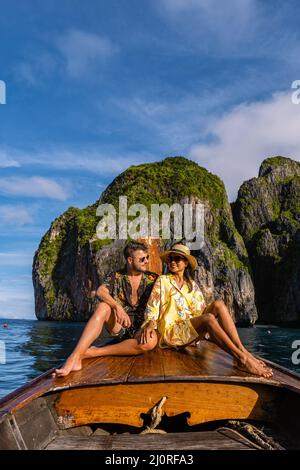 Kho Phi Phi Thailandia, coppia uomo e donna in un viaggio all'isola tropicale di Koh Phi Phi in Thailandia Foto Stock