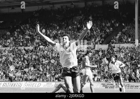 Inghilterra contro Olanda Schoolboy International al Wembley Stadium, sabato 9th giugno 1984. Mark Burke di Aston Villa segna un cappello-trucco. Foto Stock