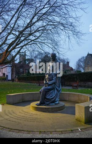 EAST GRINSTEAD, WEST SUSSEX, Regno Unito - DICEMBRE 16 : McIndoe Memorial in East Grinstead, West Sussex il 16 Dicembre 2021 Foto Stock