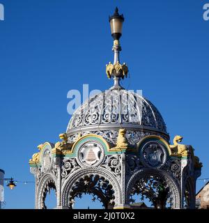 MARZO, CAMBRIDGESHIRE, Regno Unito - NOVEMBRE 23 : Memorial Fountain in Broad Street March commemora l'incoronazione di re Giorgio V. Foto Stock