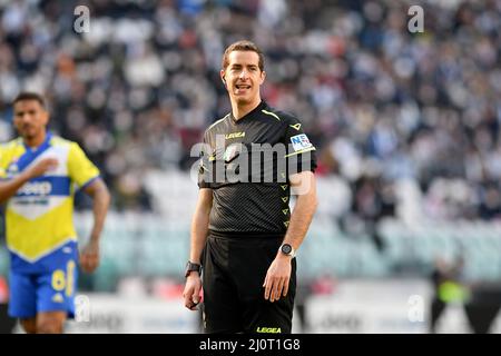 Torino, Italia. 20th Mar 2022. Giovanni Ayroldi arbitro durante la Serie A 2021/22 match tra Juventus FC e US Salernitana allo Stadio Allianz il 20 marzo 2022 a Torino-Photo ReportterTorino Credit: Independent Photo Agency/Alamy Live News Foto Stock