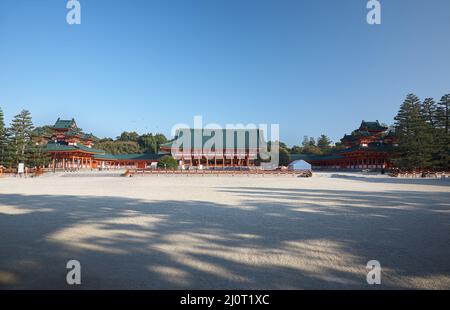 Il cortile interno del Santuario di Heian-Jingu. Kyoto. Giappone Foto Stock