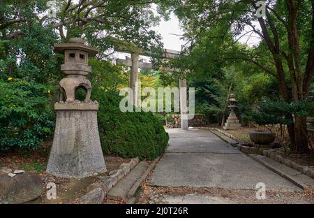 Hokoku santuario Ura torii. Castello di Osaka. Osaka. Giappone Foto Stock