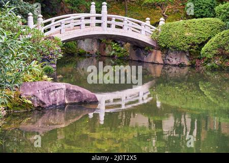 Kyu-yasuda giardino, un piccolo giardino giapponese a piedi situato a Ryogoku. Tokyo. Giappone Foto Stock