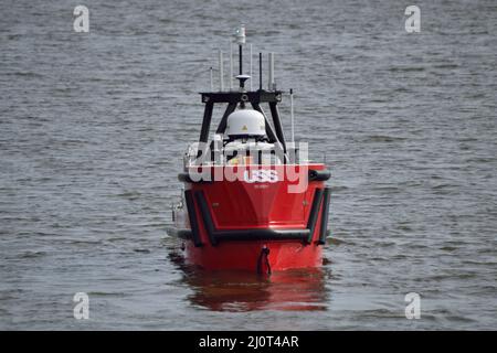 Swathe Services USS202 Uncrewed Surface Vessel (USV) operante nel Royal Victoria Dock di Londra Est durante la fiera Oceanology International 22 Foto Stock