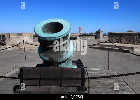 Un antico mortaio spagnolo sulla cima del Castillo De San Marcos National Monument.St.Augustine.Florida.USA Foto Stock