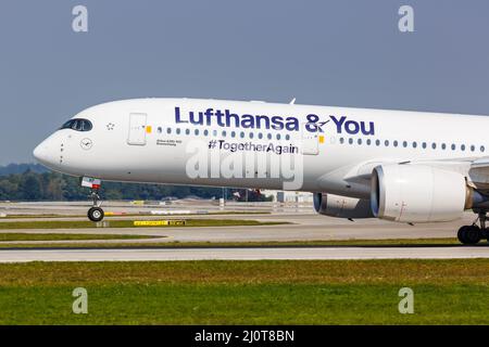 Lufthansa Airbus A350-900 Aereoporto di Monaco in Germania Foto Stock