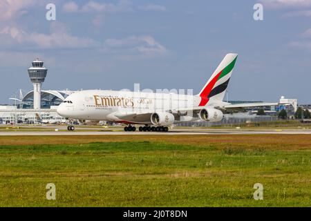 Emirates Airbus A380-800 Aereoporto di Monaco in Germania Foto Stock