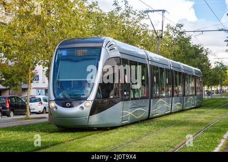 Moderna ferrovia leggera tram Alstom Citadis tipo trasporto pubblico trasporto pubblico a Tolosa, Francia Foto Stock