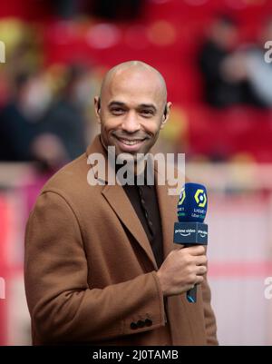 Thierry Henry ex calciatore durante il campionato francese Ligue 1 partita di calcio tra Monaco e Parigi Saint-Germain il 20 marzo 2022 allo stadio Louis II di Monaco Foto Stock