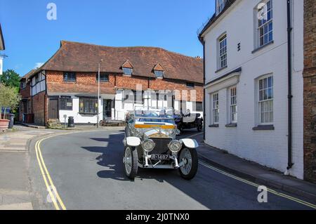 Classico auto sulla strada, Knockhundred fila, Midhurst, West Sussex, in Inghilterra, Regno Unito Foto Stock