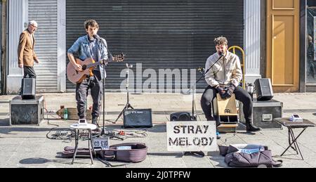 Il gruppo pop Stray Melody a Grafton Street, Dublino, Irlanda, Foto Stock