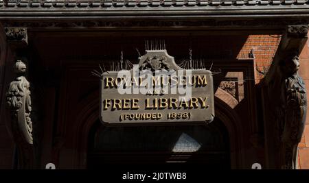 Il Beaney Institute firma Canterbury Kent Foto Stock