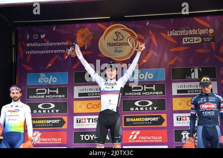 Sanremo, Italia. 19th Mar 2022. Milano-Sanremo 2022: Matej Mohoric ha vinto il "Spring Classic". Credit: Independent Photo Agency/Alamy Live News Foto Stock