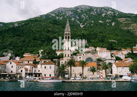 Chiesa di San Nicola sulla costa di Perast. Montenegro Foto Stock