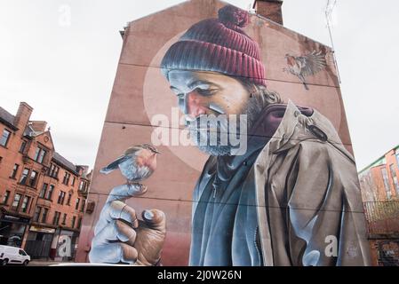 Murales dipinti sulle pareti si trovano sul Glasgow Mural Art Trail. Alcuni sono stati commissionati appositamente, come questo da 'Mug' Foto Stock