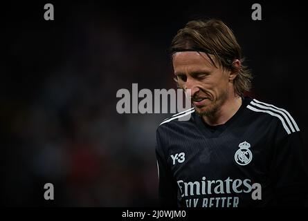 Madrid, Spagna. 20th Mar 2022. Luka Modric del Real Madrid reagisce durante una partita la Liga tra il Real Madrid e il FC Barcellona a Madrid, Spagna, 20 marzo 2022. Credit: Pablo Morano/Xinhua/Alamy Live News Foto Stock