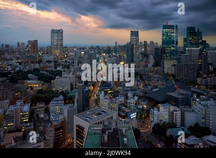 ARK Hills visto dalla Tokyo Tower di sera. Tokyo. Giappone Foto Stock