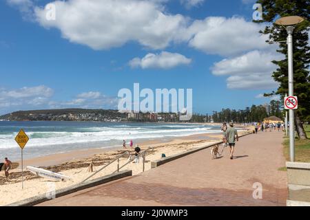 Manly Beach a Sydney in un giorno d'autunno, la spiaggia e' chiusa a causa delle recenti inondazioni, Sydney, Australia Foto Stock