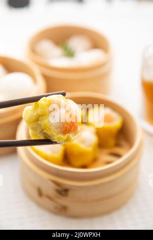 Primo piano di vari dim-sum Guangdong in un ristorante Foto Stock