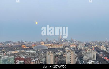 Pechino, Cina. 16th Feb 2022. Foto scattata con un telefono cellulare mostra la vista della città a Pechino, capitale della Cina, 16 febbraio 2022. Credit: Tian Chenxu/Xinhua/Alamy Live News Foto Stock